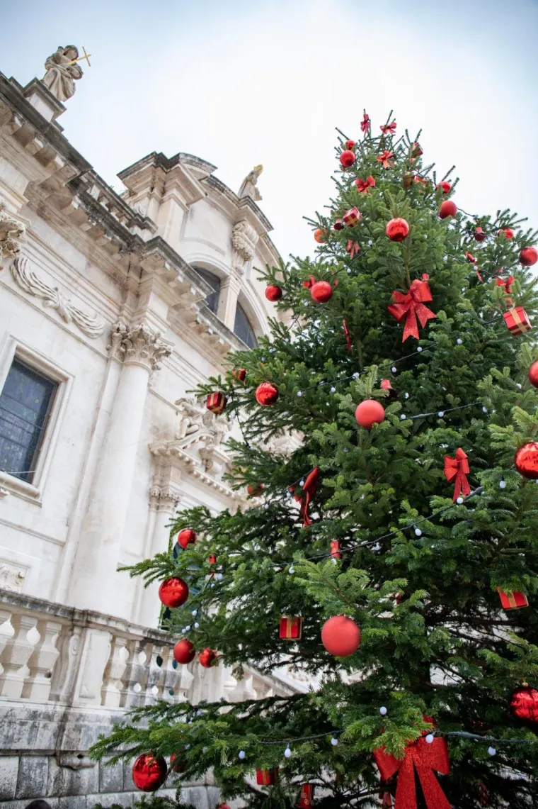 Božićna čarolija &scaron;iri se cijelom Hrvatskom: Evo kako izgleda Advent u Dubrovniku