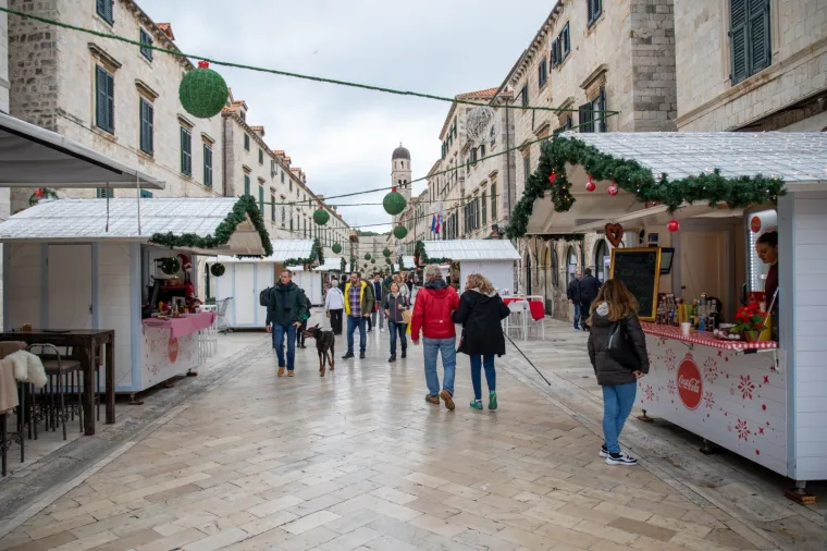 Božićna čarolija &scaron;iri se cijelom Hrvatskom: Evo kako izgleda Advent u Dubrovniku