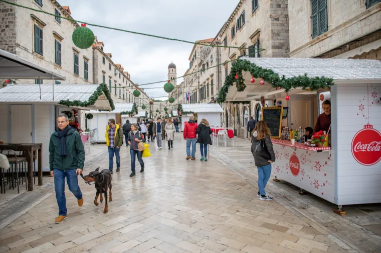 Božićna čarolija &scaron;iri se cijelom Hrvatskom: Evo kako izgleda Advent u Dubrovniku