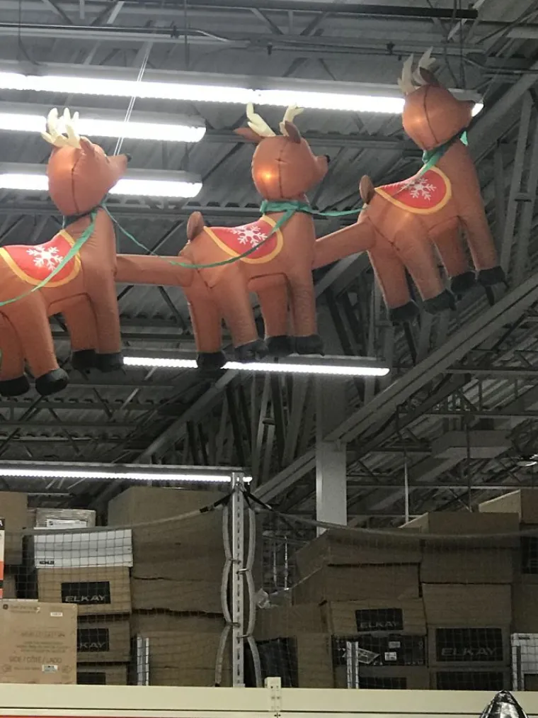 ONI SU MISLILI DA BI BOŽIĆ TREBAO BITI SIMPATIČAN, A ISPAO JE PERVERZAN: Djetinjstvo nam je nepovratno uni&scaron;teno