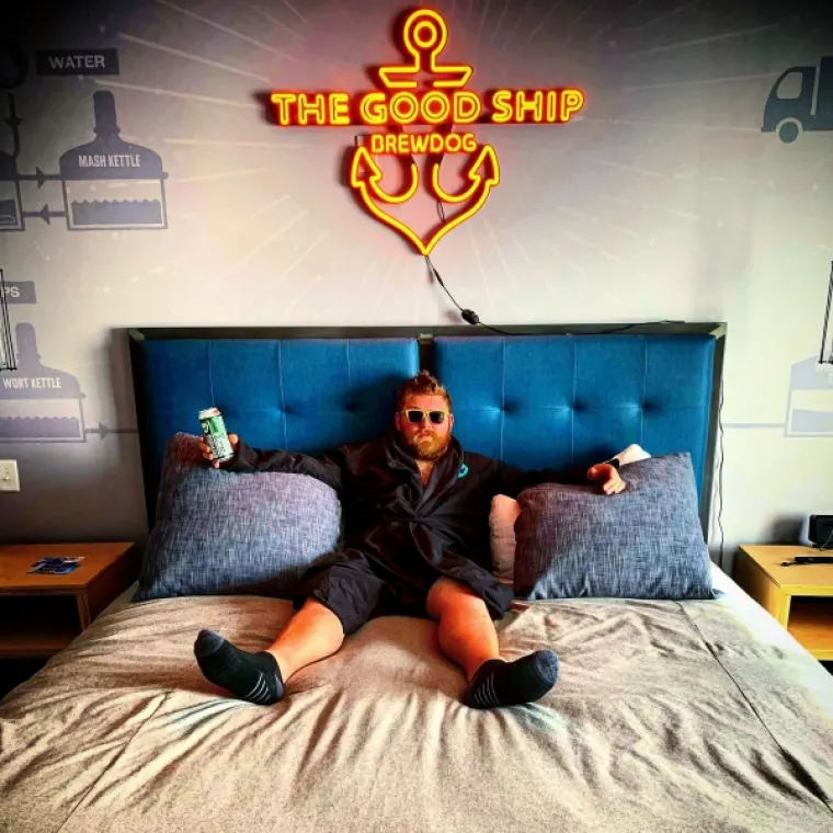 KAŽETE, DOBRO STE SE NAPILI SINOĆ? Ako ste se osramotili barem upola kao oni, svaka vam čast!