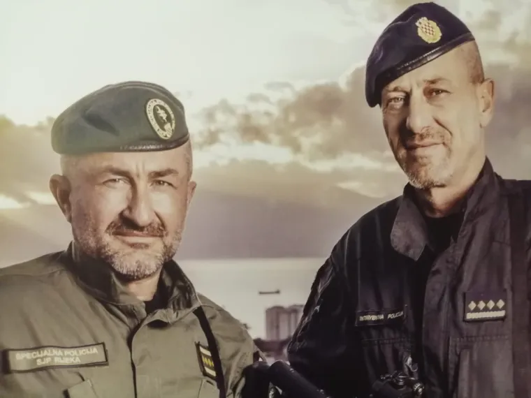 Poslastica za žene! Riječki policajci u svom najboljem izdanju slikali se za kalendar