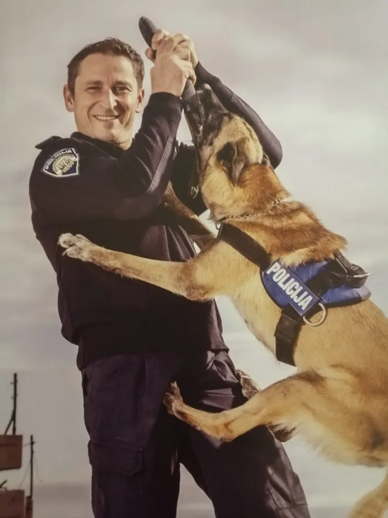 Poslastica za žene! Riječki policajci u svom najboljem izdanju slikali se za kalendar