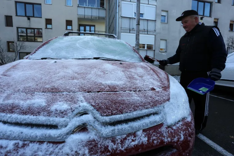 Gorski kotar zabijelio prvi ovogodi&scaron;nji snijeg: Zimske radosti mogu početi