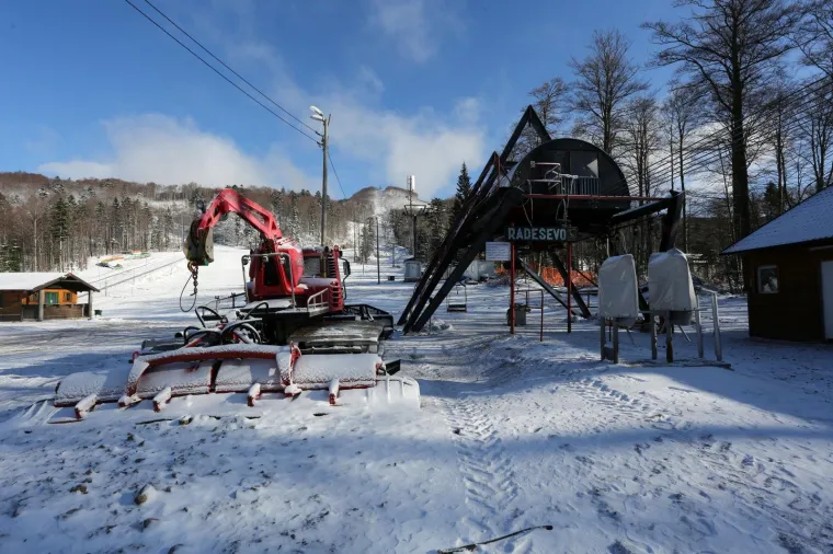Gorski kotar zabijelio prvi ovogodi&scaron;nji snijeg: Zimske radosti mogu početi