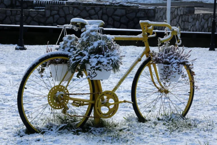 Gorski kotar zabijelio prvi ovogodi&scaron;nji snijeg: Zimske radosti mogu početi