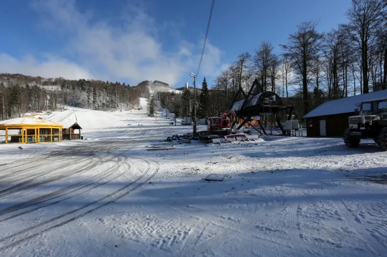 Gorski kotar zabijelio prvi ovogodi&scaron;nji snijeg: Zimske radosti mogu početi