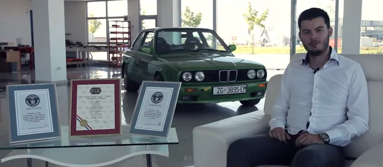 Probio se u centar pažnje s prilagođenim BMW E30, nazvanim "Zeleno čudovi&scaron;te". Pogon mu je bio električni, do stotinu kilometara na sat stizao je za 3,3 sekunde, a maksimalna brzina iznosila mu je 280 km/h. Time si je "Zeleno čudovi&scaron;te" 2011. priskrbilo titulu najbržeg električnog vozila u kategoriji A, grupi VIII i klasi 3. Trebao je pet renovacija u vi&scaron;e od pet godina da bi postao &scaron;to je postao i u tom trenutku Rimcu se "upalila lampica". Kad je vidio koliko malo čini originalno vozilo, a koliko njegovi dijelovi, odlučio je napraviti potpuno nov automobil. Iz "temelja".