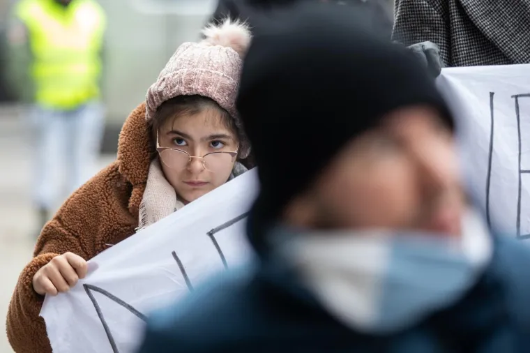 Prosvjed roditelja njegovatelja ispred Ministarstva: 'Vi na&scaron;e plaće tro&scaron;ite na domjenke!'