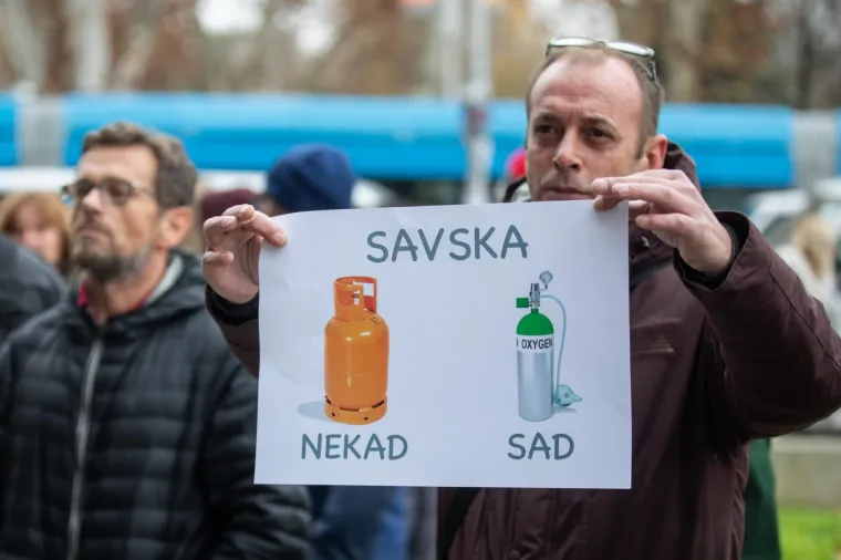 Prosvjed roditelja njegovatelja ispred Ministarstva: 'Vi na&scaron;e plaće tro&scaron;ite na domjenke!'