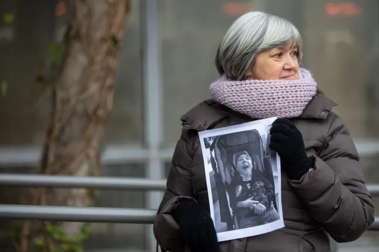 Prosvjed roditelja njegovatelja ispred Ministarstva: 'Vi na&scaron;e plaće tro&scaron;ite na domjenke!'