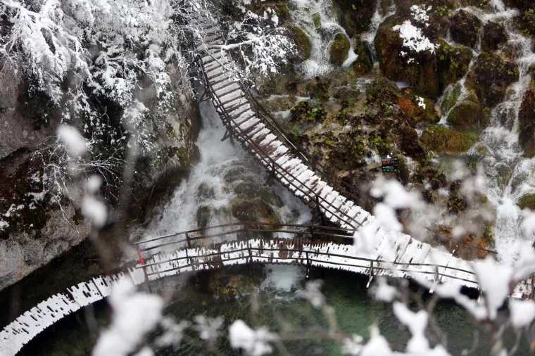 Čarolija na Plitvičkim jezerima: Fascinantna ljepota pod bijelim pokrivačem