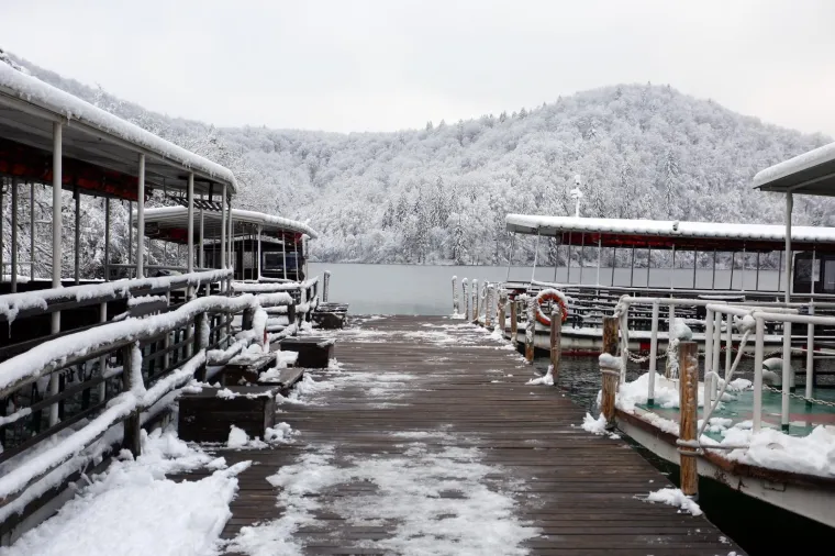 Čarolija na Plitvičkim jezerima: Fascinantna ljepota pod bijelim pokrivačem