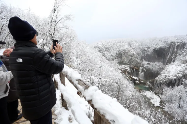 Čarolija na Plitvičkim jezerima: Fascinantna ljepota pod bijelim pokrivačem
