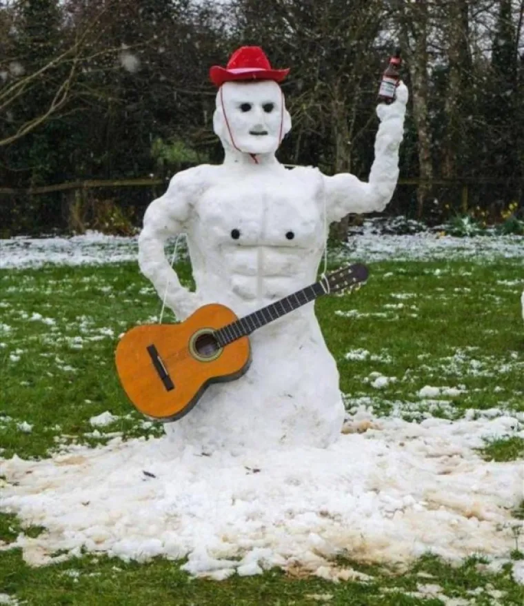 POKAZALI NAJČUDNIJE FOTOGRAFIJE KOJE SU PRONA&Scaron;LI U SVOM MOBITELU: Neke su i nas &scaron;okirale