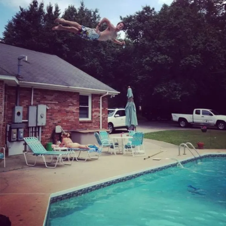 POKAZALI NAJČUDNIJE FOTOGRAFIJE KOJE SU PRONA&Scaron;LI U SVOM MOBITELU: Neke su i nas &scaron;okirale