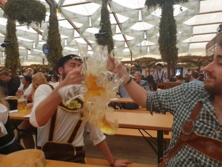 POKAZALI NAJČUDNIJE FOTOGRAFIJE KOJE SU PRONA&Scaron;LI U SVOM MOBITELU: Neke su i nas &scaron;okirale