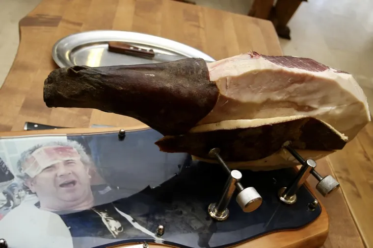 Kerum skuhao bakalar, ispekao janje, narezao pr&scaron;ut pa objavio: 'Čekam kraj agonije, a onda ću pokrenuti stvari'