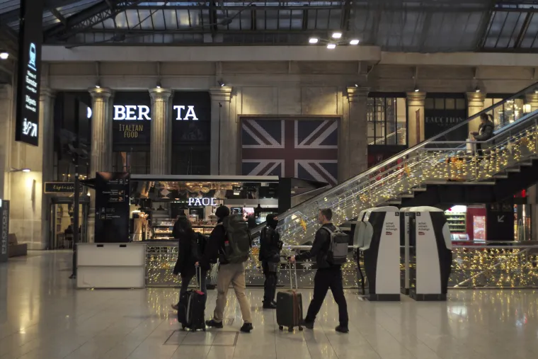 Francuska paralizirana općim &scaron;trajkom: Ne voze avioni, vlakovi, metro, zatvoren Eiffelov toranj