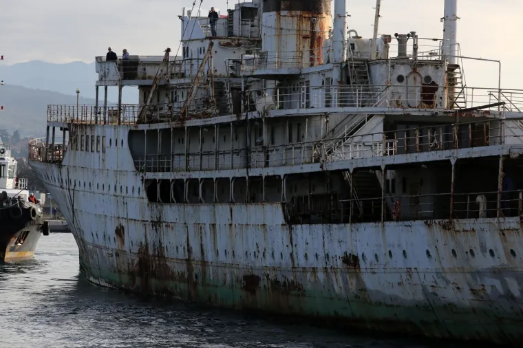 Ruglo ili buduća turistička atrakcija? Titov Galeb napokon krenuo u brodogradili&scaron;te na obnovu