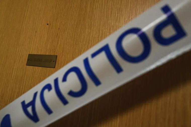 &Scaron;to se dogodilo iza ovih vrata? Policija 'če&scaron;lja' stan u kojem je umrla Veronika Pecolaj