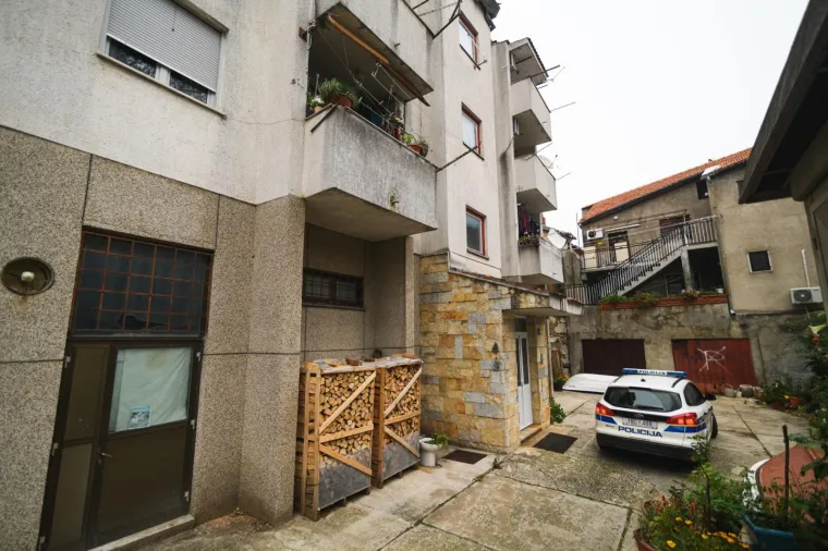 &Scaron;to se dogodilo iza ovih vrata? Policija 'če&scaron;lja' stan u kojem je umrla Veronika Pecolaj