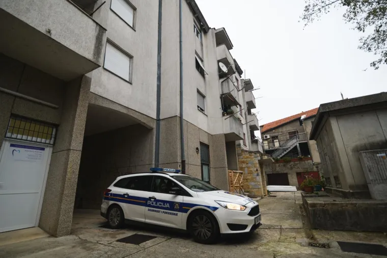 &Scaron;to se dogodilo iza ovih vrata? Policija 'če&scaron;lja' stan u kojem je umrla Veronika Pecolaj