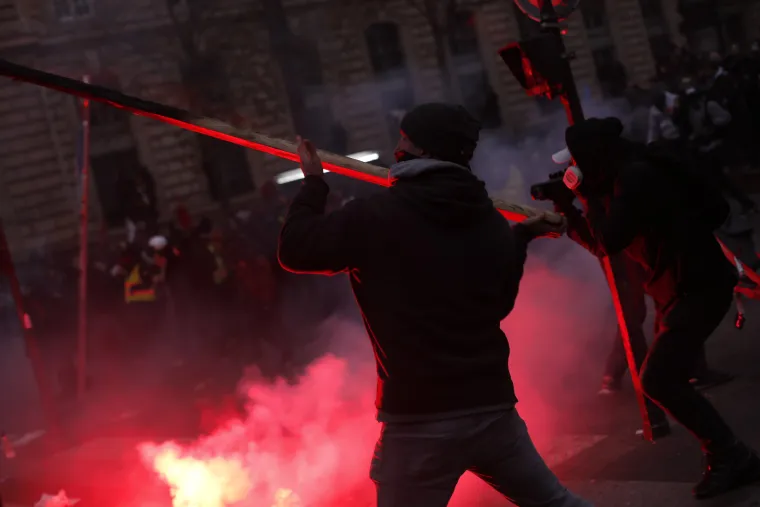 Francusku paralizirao &scaron;trajk, na prosvjedima gotovo milijun ljudi: 'Vlada će popustiti prije nas'