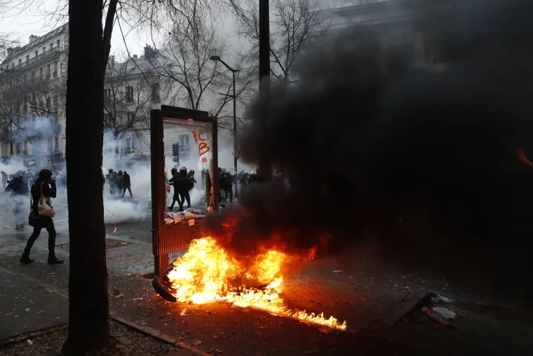 Francusku paralizirao &scaron;trajk, na prosvjedima gotovo milijun ljudi: 'Vlada će popustiti prije nas'