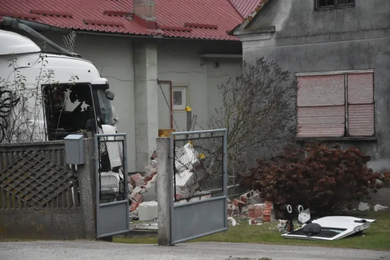Stravična nesreća u Međimurju: Kamionom se zabio u kuću i poginuo