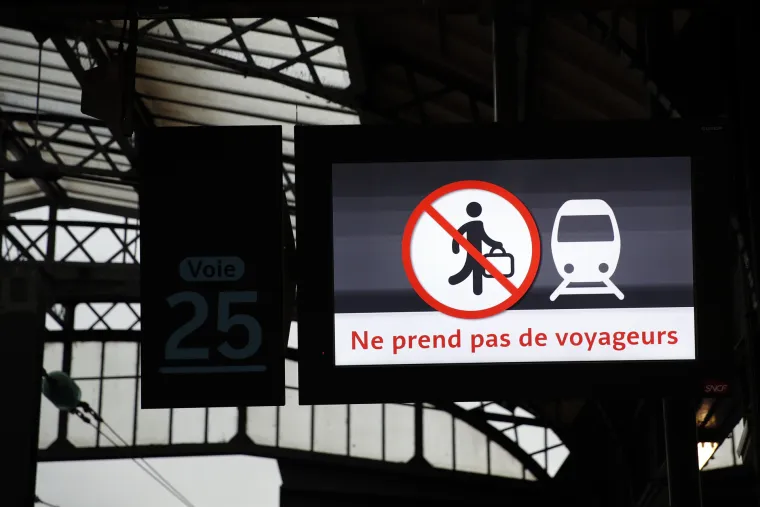 Prosvjedi u Francuskoj nastavljeni blokadom cesta: U Parizu do&scaron;lo do sukoba s policijom