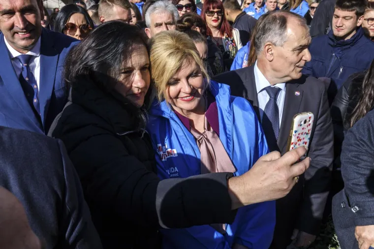 Grabar Kitarović odu&scaron;evila Imoćane: Pljeskali joj u crkvi, zaustavljali na ulici, vikali: 'Svi za Kolindu'