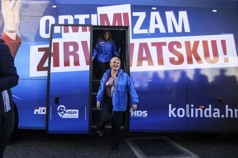 Grabar Kitarović odu&scaron;evila Imoćane: Pljeskali joj u crkvi, zaustavljali na ulici, vikali: 'Svi za Kolindu'