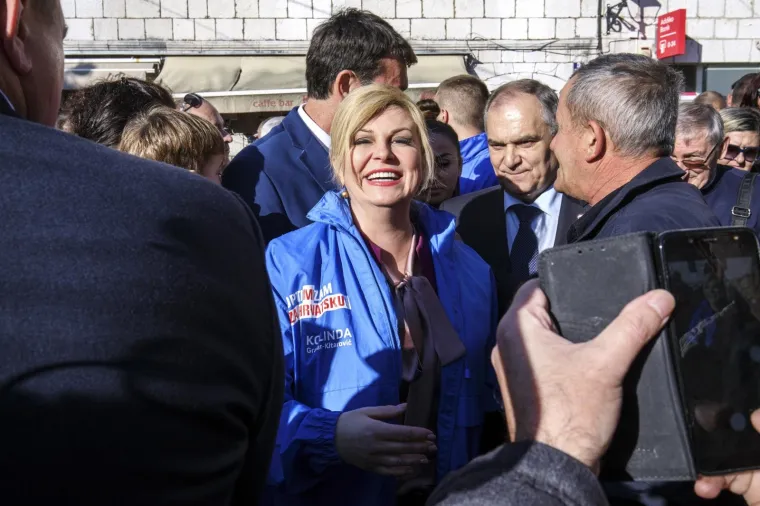Grabar Kitarović odu&scaron;evila Imoćane: Pljeskali joj u crkvi, zaustavljali na ulici, vikali: 'Svi za Kolindu'