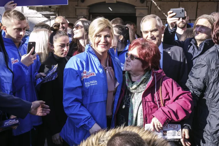 Grabar Kitarović odu&scaron;evila Imoćane: Pljeskali joj u crkvi, zaustavljali na ulici, vikali: 'Svi za Kolindu'