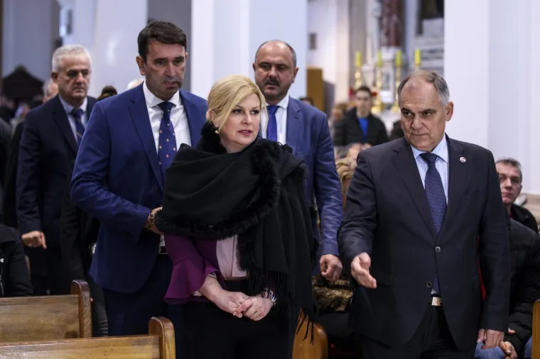 Grabar Kitarović odu&scaron;evila Imoćane: Pljeskali joj u crkvi, zaustavljali na ulici, vikali: 'Svi za Kolindu'