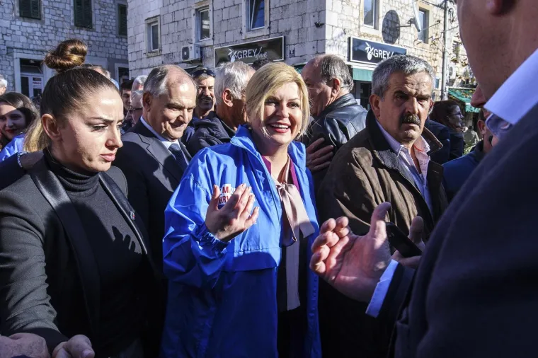 Grabar Kitarović odu&scaron;evila Imoćane: Pljeskali joj u crkvi, zaustavljali na ulici, vikali: 'Svi za Kolindu'