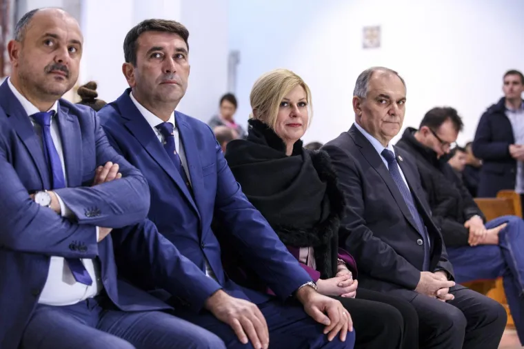 Grabar Kitarović odu&scaron;evila Imoćane: Pljeskali joj u crkvi, zaustavljali na ulici, vikali: 'Svi za Kolindu'