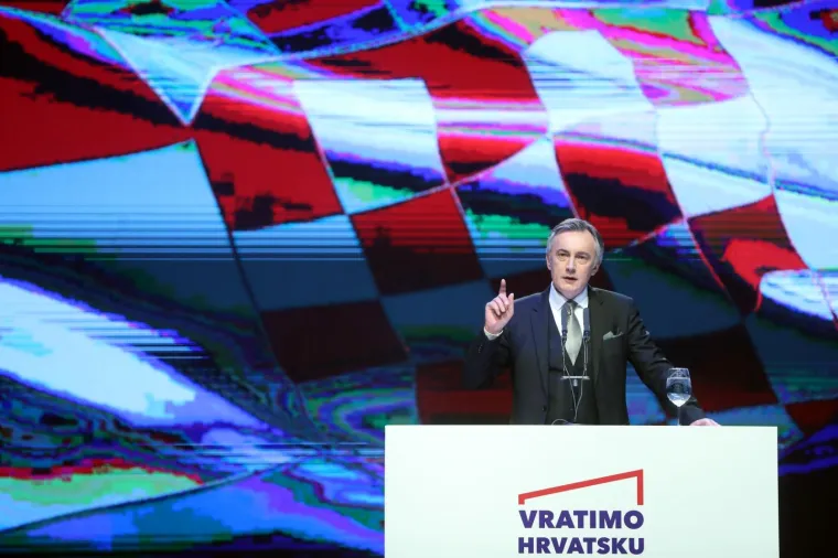 Veliki predizborni skup: Miroslava &Scaron;koru do&scaron;li podržati Mostovci, Glasović, umirovljeni general...