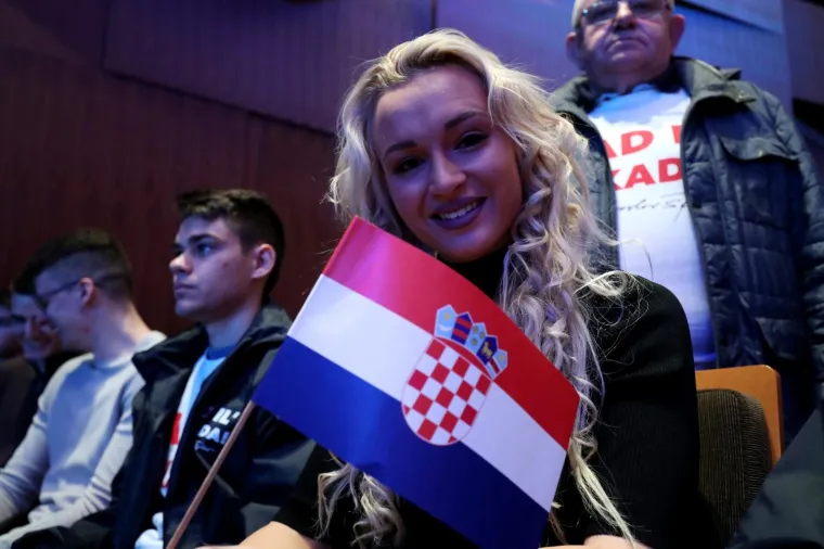 Veliki predizborni skup: Miroslava &Scaron;koru do&scaron;li podržati Mostovci, Glasović, umirovljeni general...