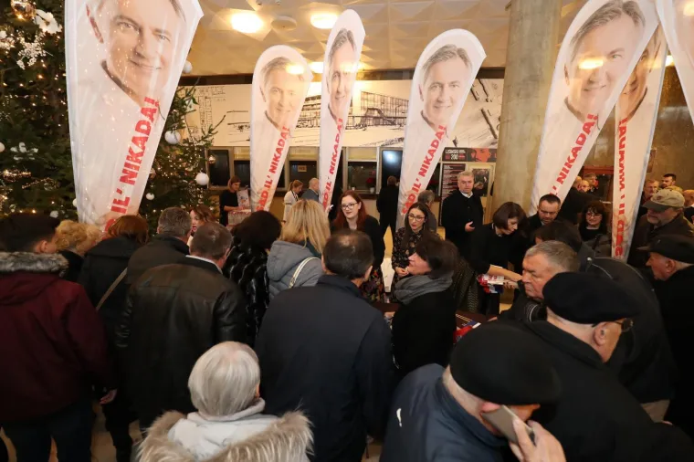 Veliki predizborni skup: Miroslava &Scaron;koru do&scaron;li podržati Mostovci, Glasović, umirovljeni general...