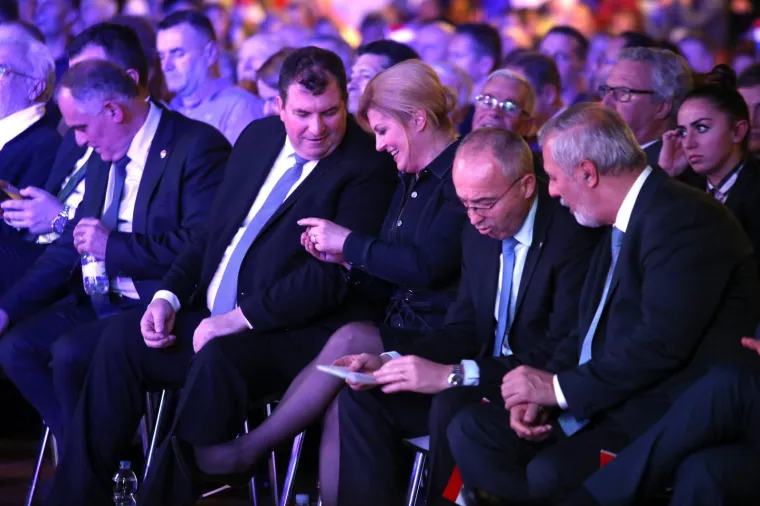 Predsjednica poručila u Splitu: 'Dabogda svi hrvatski političari bili korumpirani kao ja'