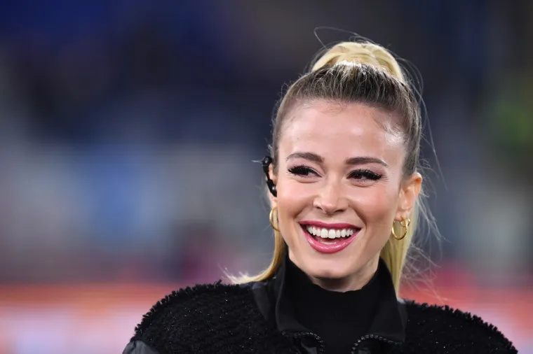 Italian television presenter Diletta Leotta smiles as she reports from the pitch prior to the Italian Serie A football match lazio Rome vs Juventus Turin on December 7, 2019 at the Olympic stadium in Rome., Image: 486895317, License: Rights-managed, Restrictions: , Model Release: no, Credit line: Alberto PIZZOLI / AFP / Profimedia