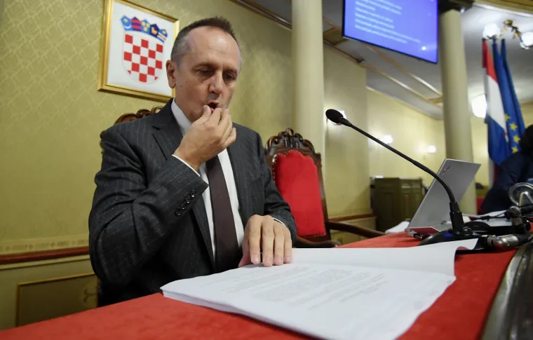 Nađ prozvala Bandića zbog adventskih kućica, on joj poručio: 'Ako vam se Advent ne sviđa, skočite u Savu'