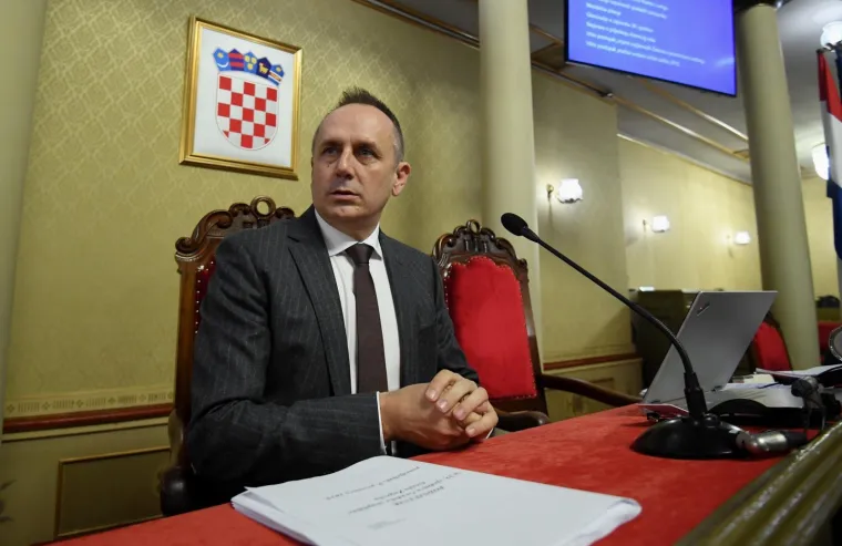 Nađ prozvala Bandića zbog adventskih kućica, on joj poručio: 'Ako vam se Advent ne sviđa, skočite u Savu'