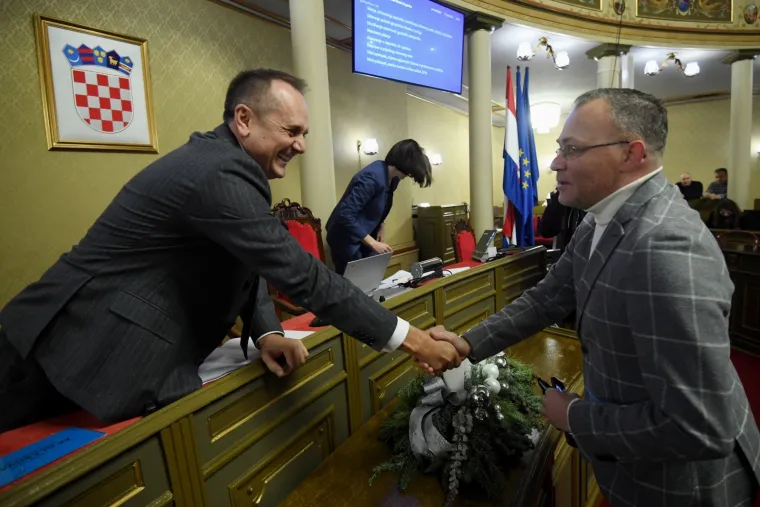 Nađ prozvala Bandića zbog adventskih kućica, on joj poručio: 'Ako vam se Advent ne sviđa, skočite u Savu'
