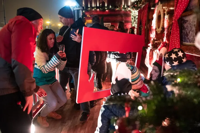 Božić je stigao! Najpopularniji crveni kamion obilazi hrvatske gradove - Jeste li ga uočili?