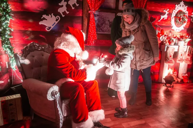 Božić je stigao! Najpopularniji crveni kamion obilazi hrvatske gradove - Jeste li ga uočili?