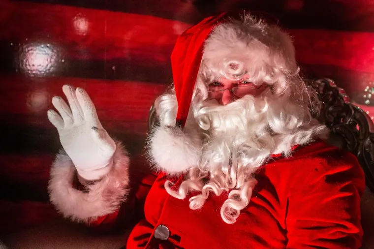 Božić je stigao! Najpopularniji crveni kamion obilazi hrvatske gradove - Jeste li ga uočili?