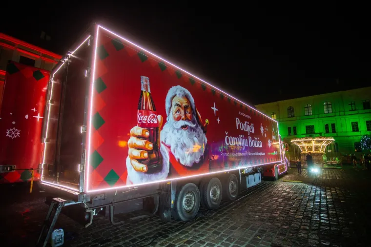 Božić je stigao! Najpopularniji crveni kamion obilazi hrvatske gradove - Jeste li ga uočili?
